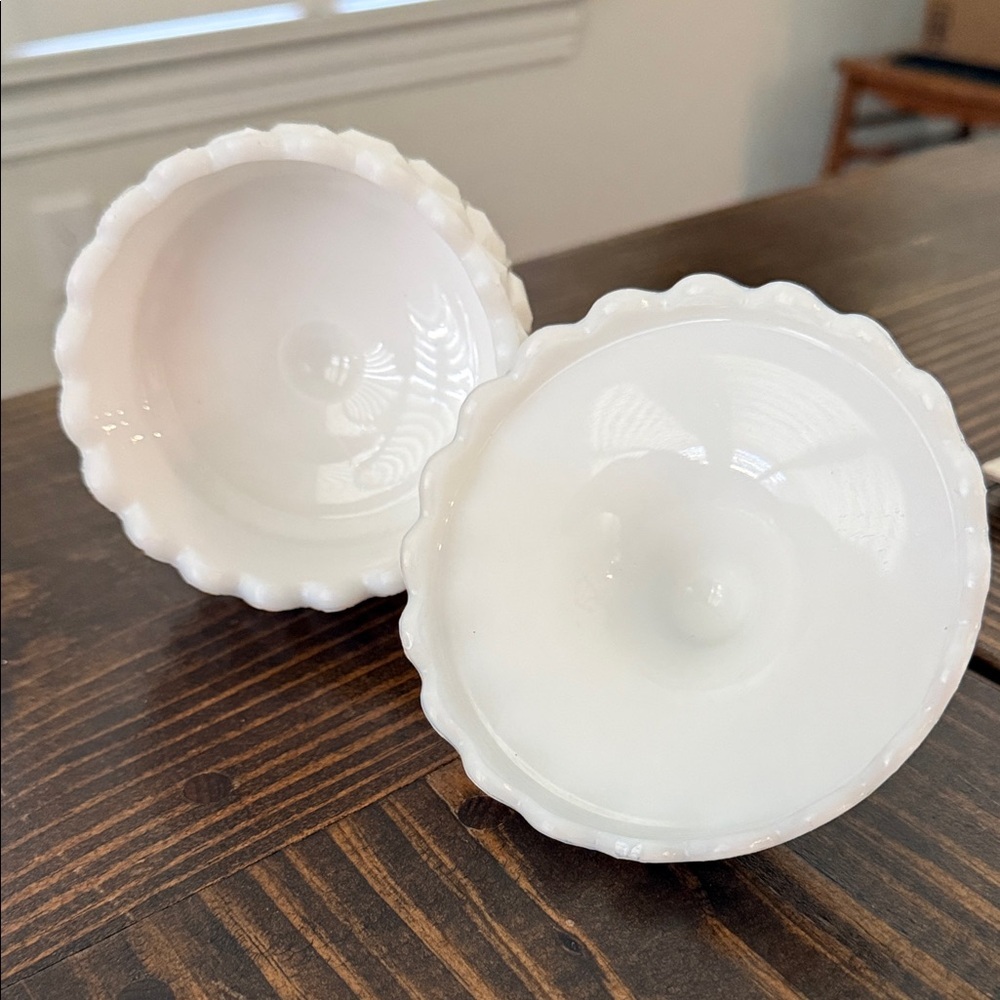 Elegant Milk Glass Carousel Candy Dish - Picture 4 of 4